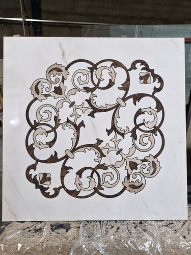 عکس واقعی فرش سرامیکی طرح اسلیمی پیچک آزاد با زمینه کرم و قهوهای و ابعاد 120×120 سانتیمتر